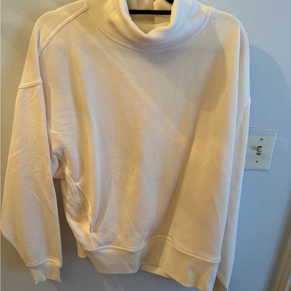ALO Yoga Cream Hazy Mock neck Sweatshirt